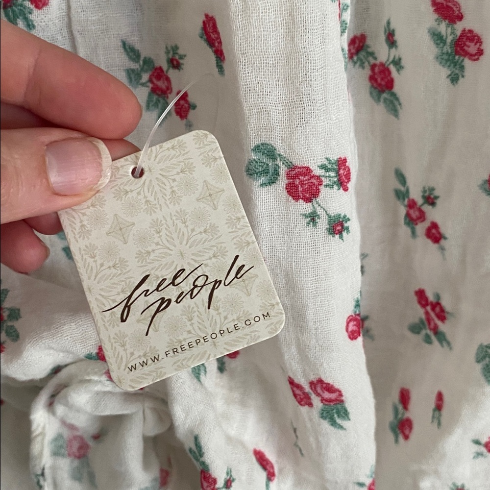 Free People Women’s Floral White Short Sleeve Blouse Top Shirt Size Large NWT - Picture 5 of 8
